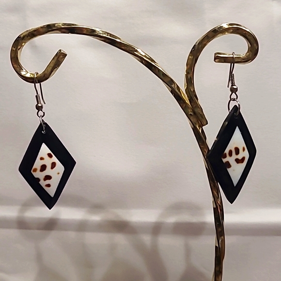 Cow Print Diamond Shaped Earrings - Picture 2 of 4